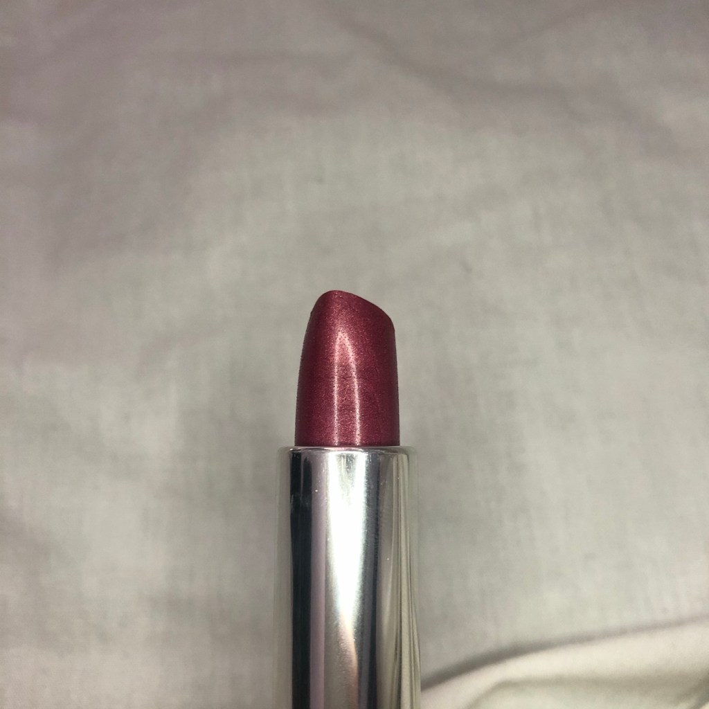 Lipstick bullet of Clinique Dramatically Different Lipstick in shade Raspberry Glacé